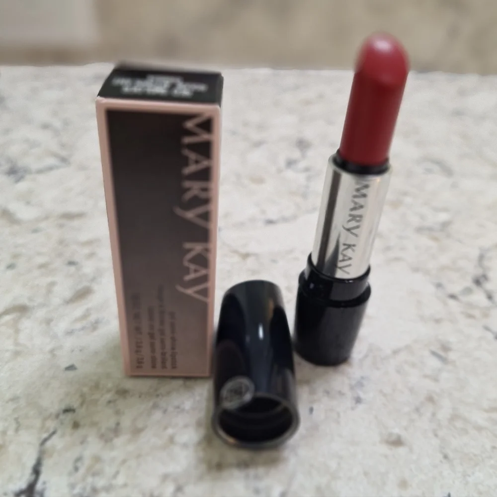 Mary Kay Gel Semi-Shine Lipstick Red Smolder Color NIB Red Long Lasting Lipstick